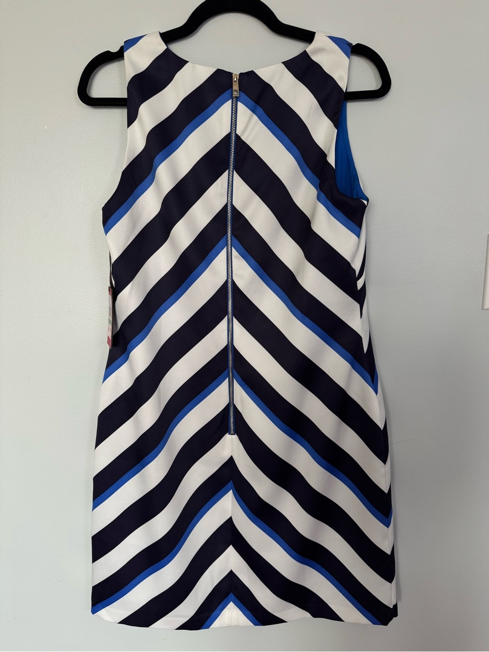 Vince Camuto Chevron Striped Sleeveless Shift Dress Size 8 NWT - Picture 3 of 10
